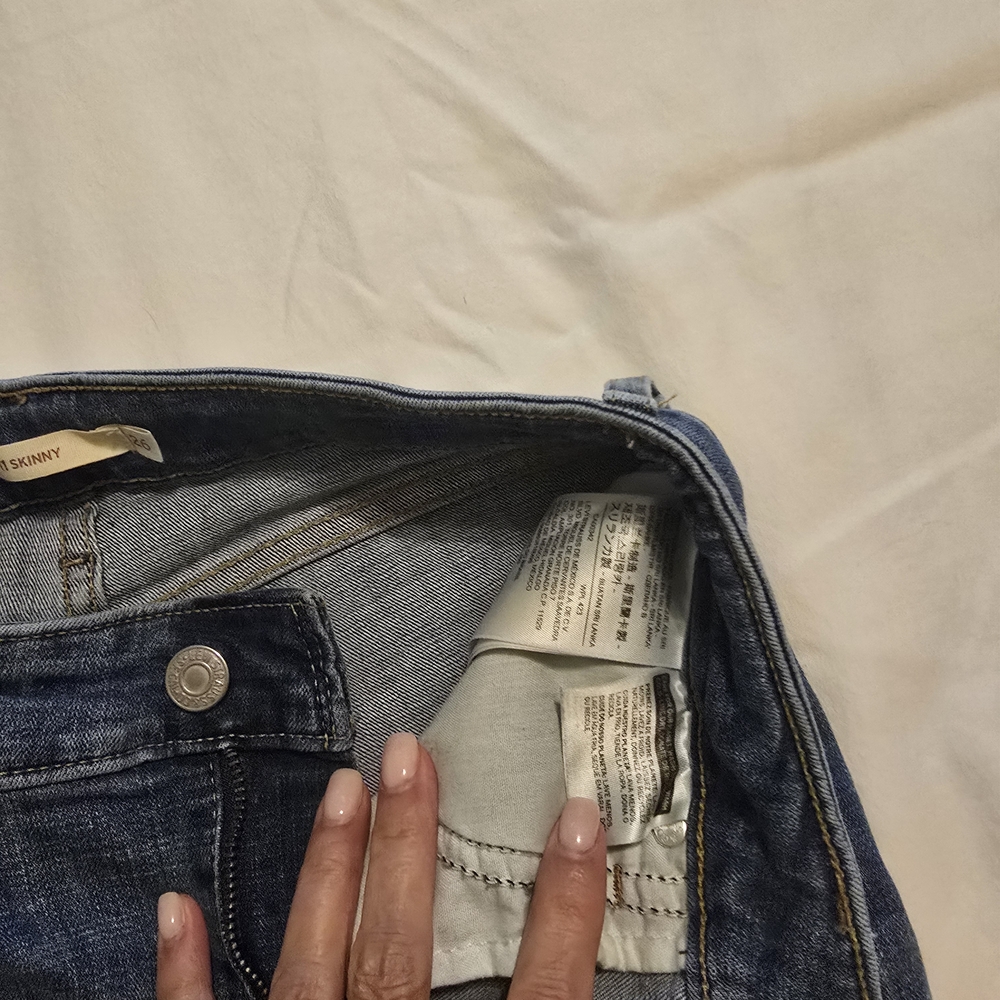 Levi's Distressed Skinny Jeans - Picture 7 of 13